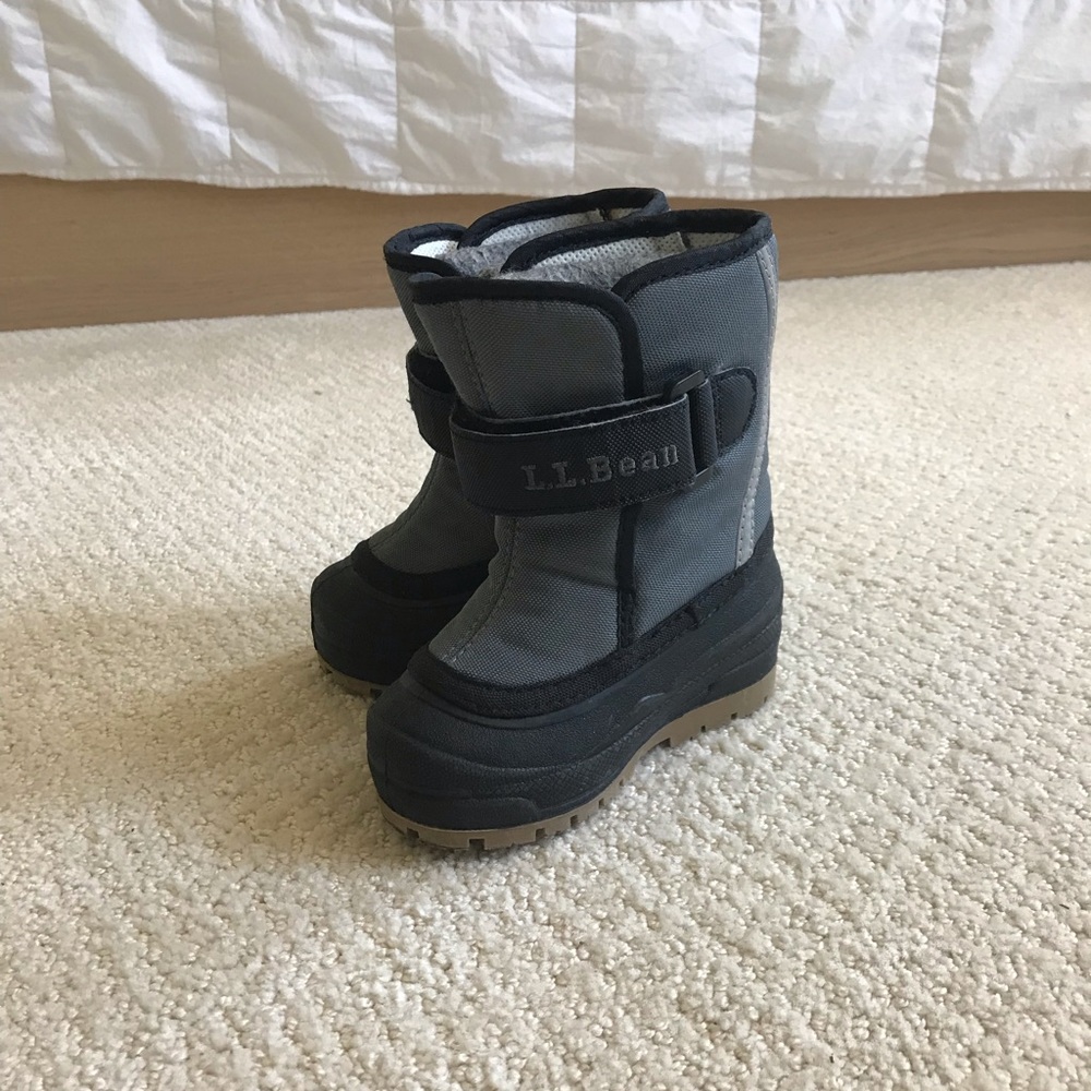 LL Bean toddler snow boots like new!